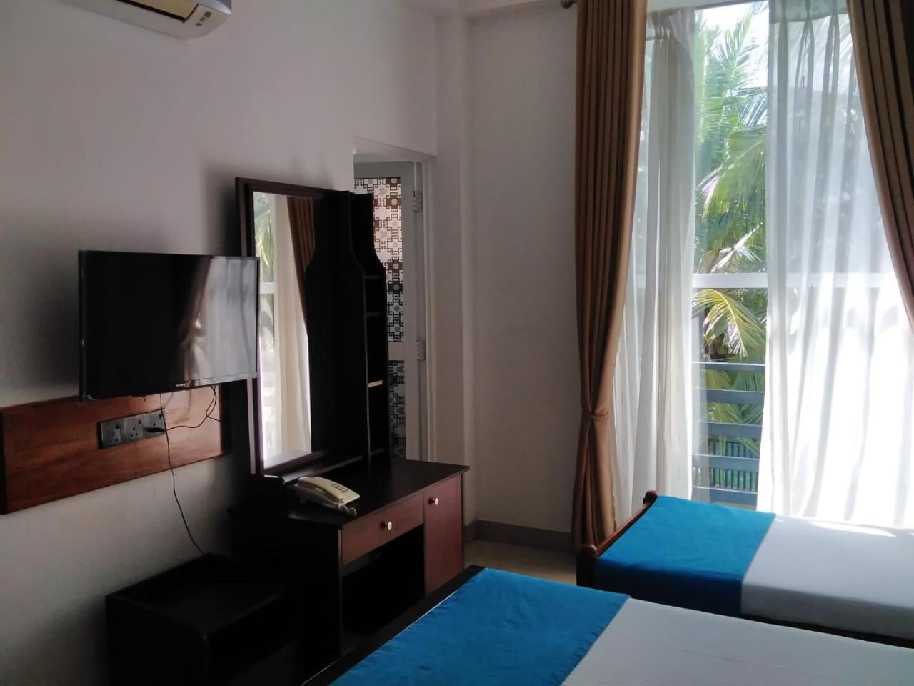 Sun Ray Rest House Kalkudah  Habitación foto